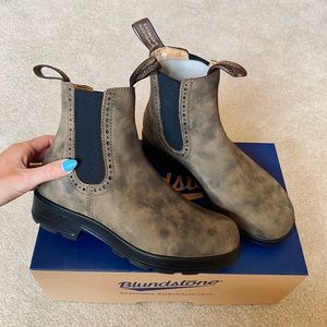 Blundstone Boots in Rustic Brown